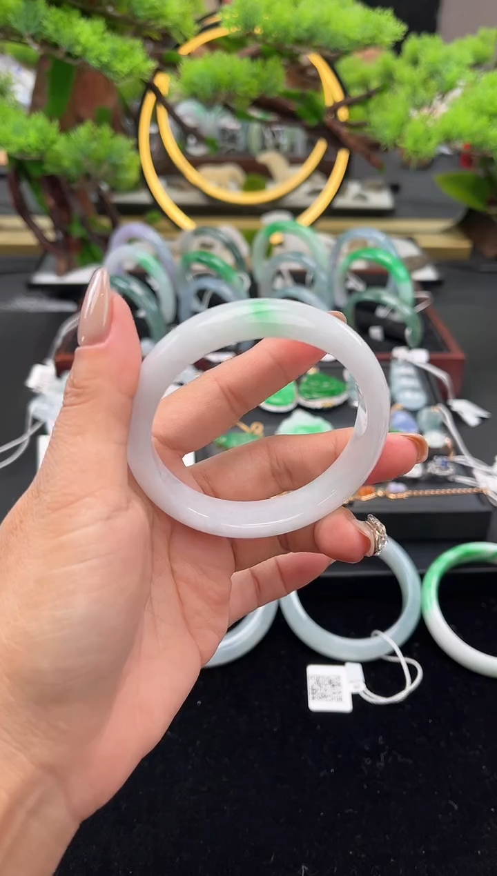 未镶嵌手镯翡翠手镯
