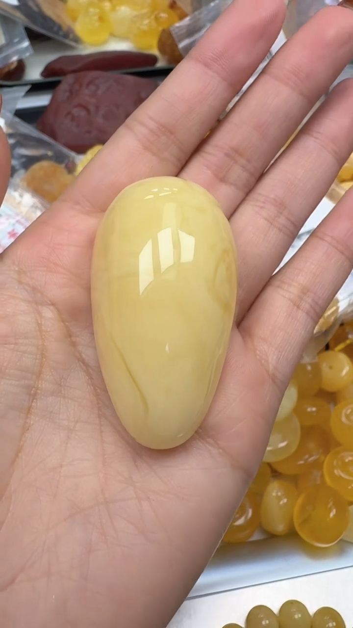 裸石琥珀未镶嵌如图