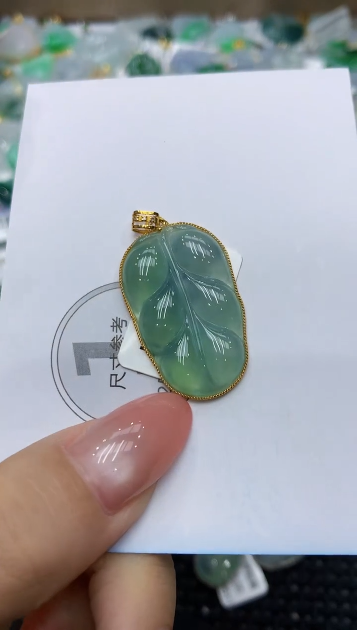 颈饰18K金镶嵌翡翠111111111111