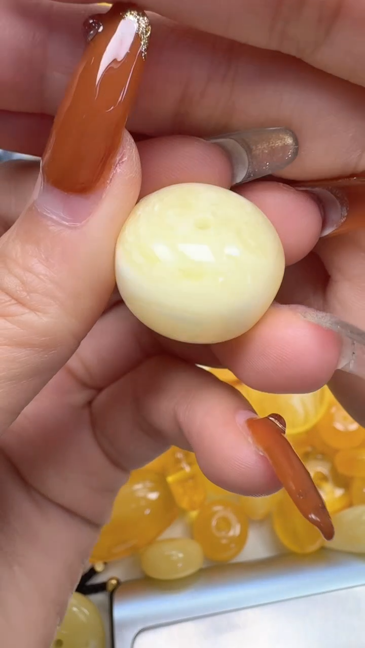 裸石琥珀未镶嵌如图