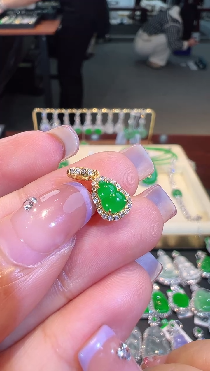 【闪购商品】翡翠吊坠(不含链)18K金镶嵌翡翠