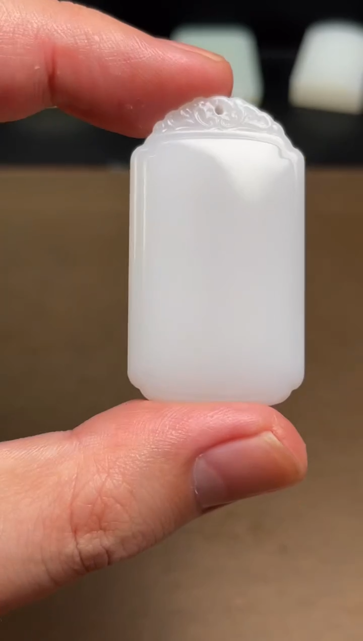 颈饰未镶嵌和田玉18