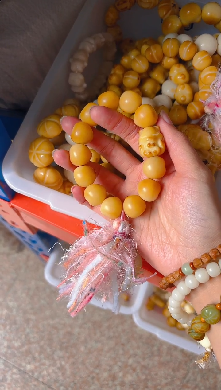 吊坠菩提根/象牙果黄色屁桃手持  黄色凤九
