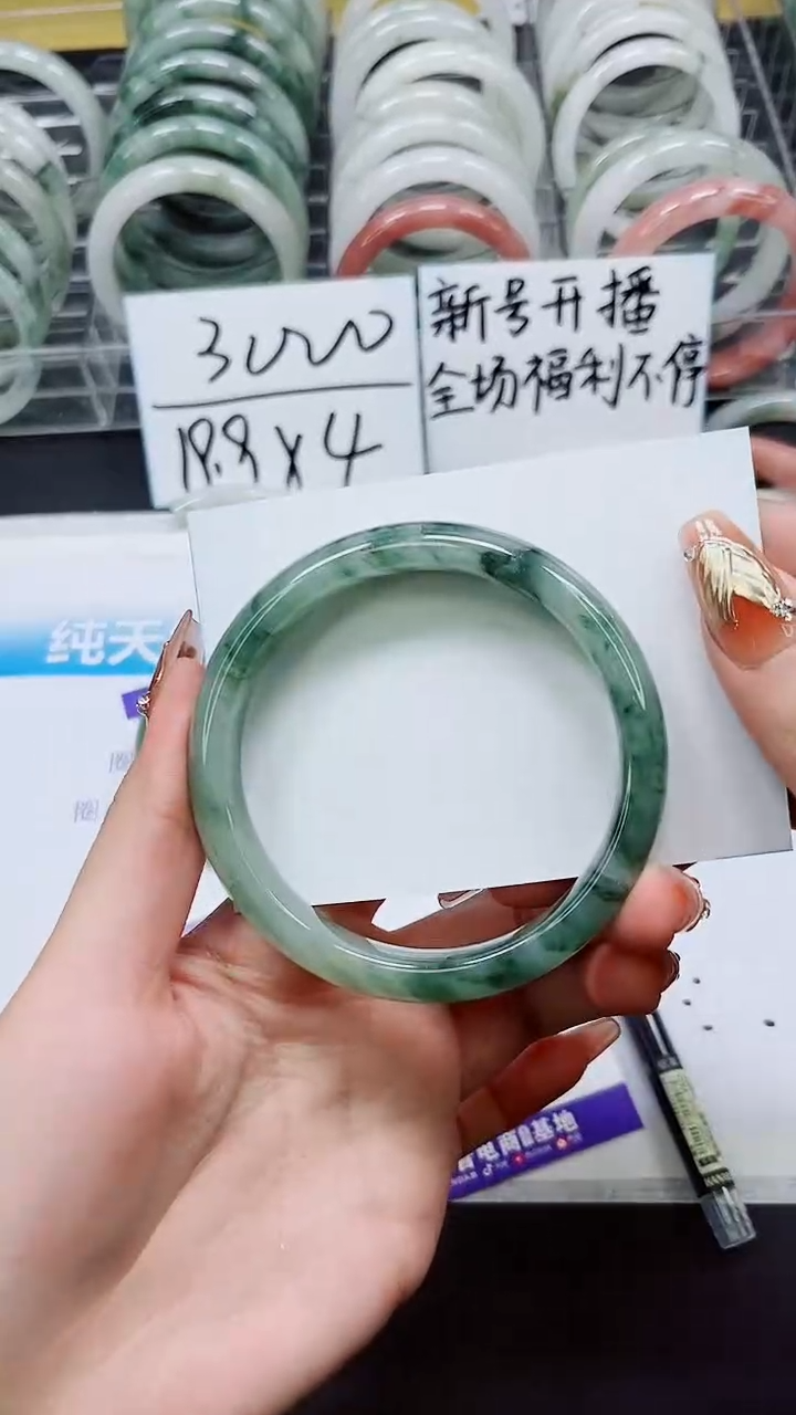 【闪购商品】石英质玉手镯未镶嵌A67-62*63