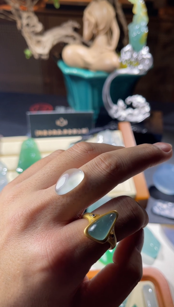 【闪购商品】翡翠挂件未镶嵌大牛玻璃种裸石01