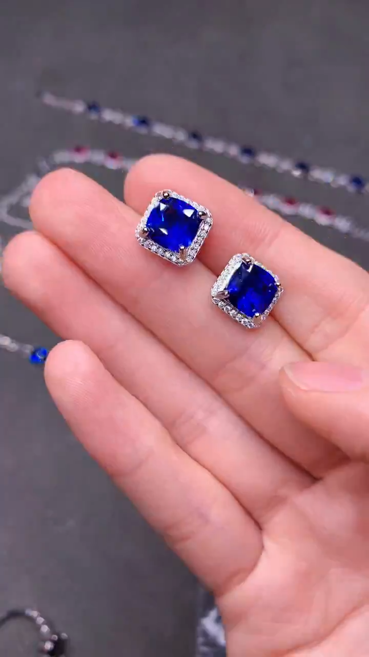 【闪购商品】蓝宝石耳饰银S925镶嵌......