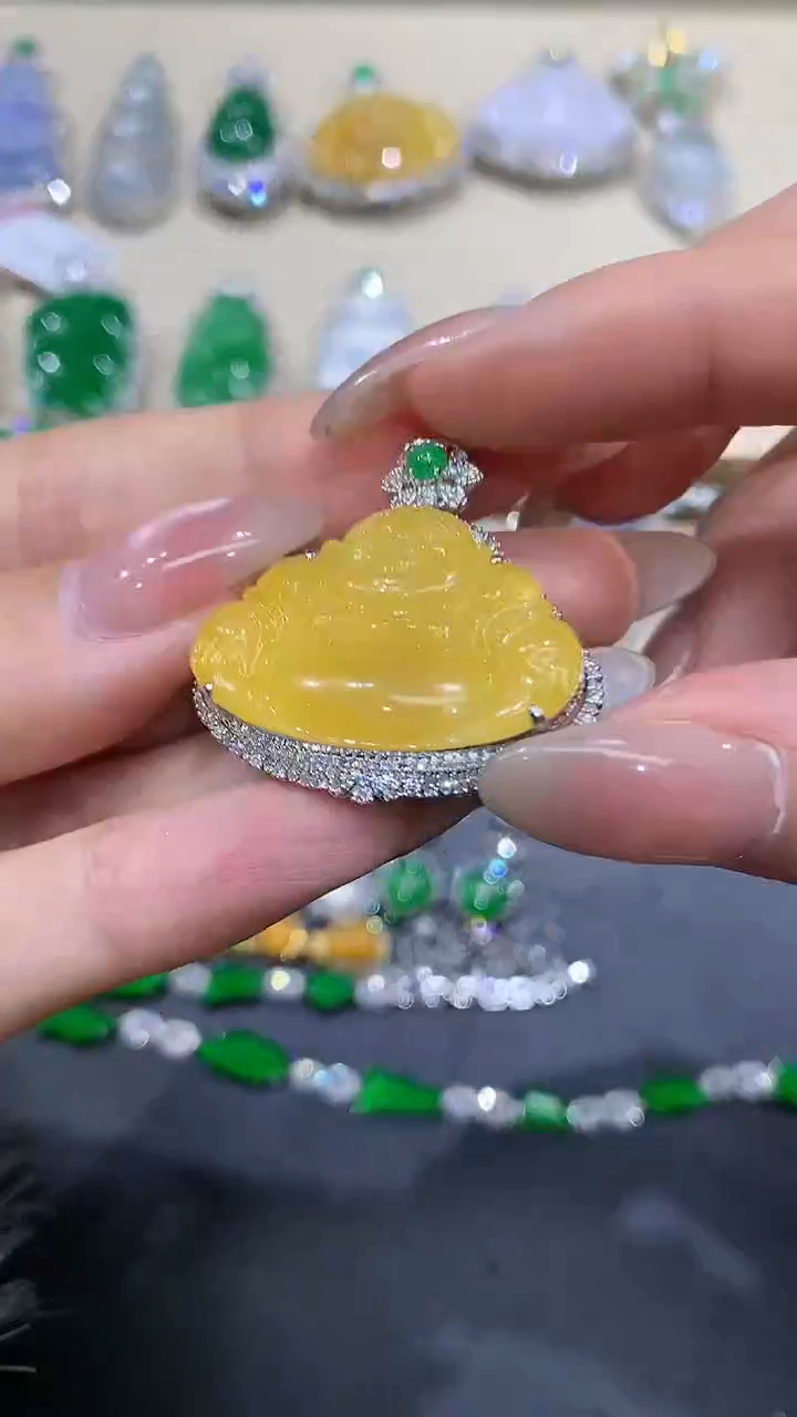 【闪购商品】翡翠吊坠(不含链)18K金镶嵌71团购