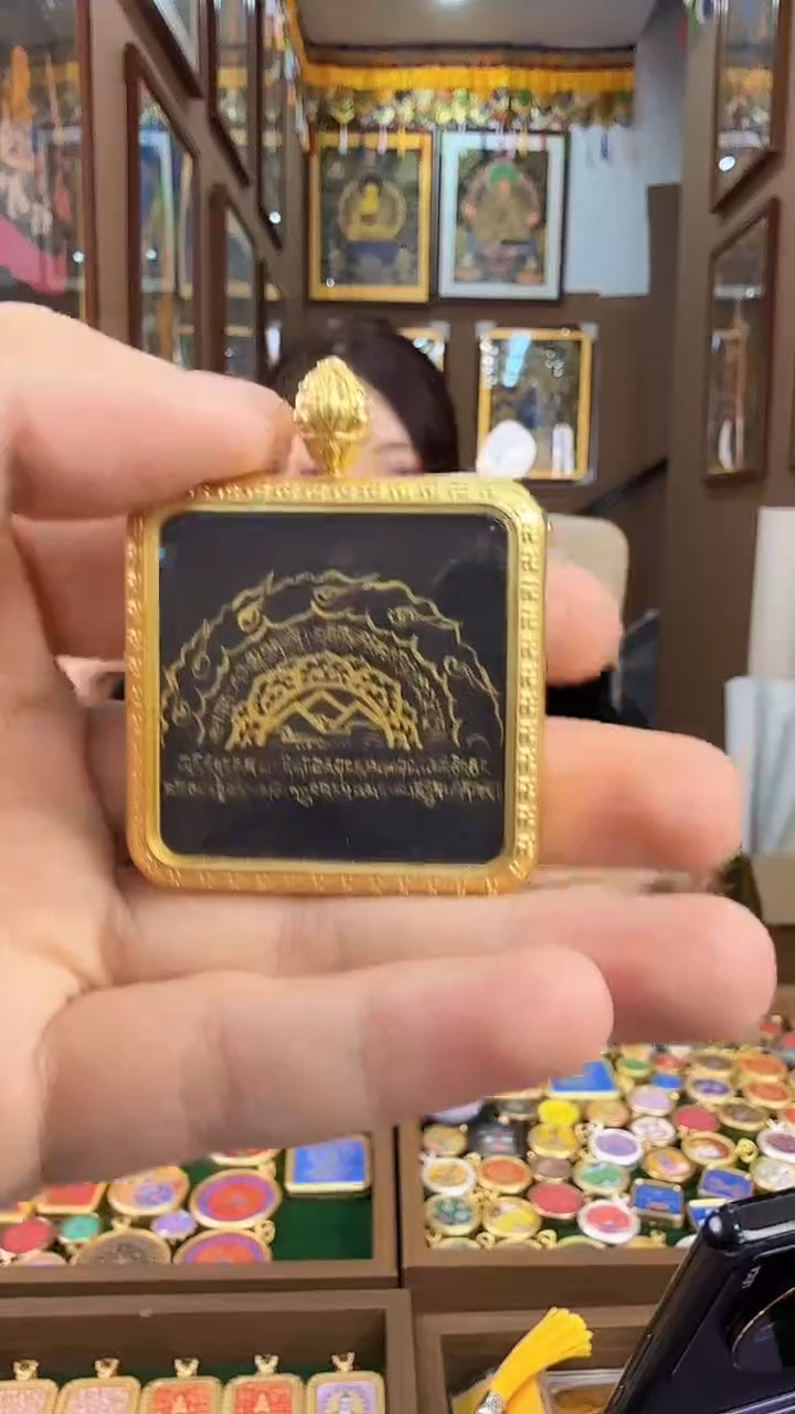 吊坠须弥山-热贡纯手绘唐卡