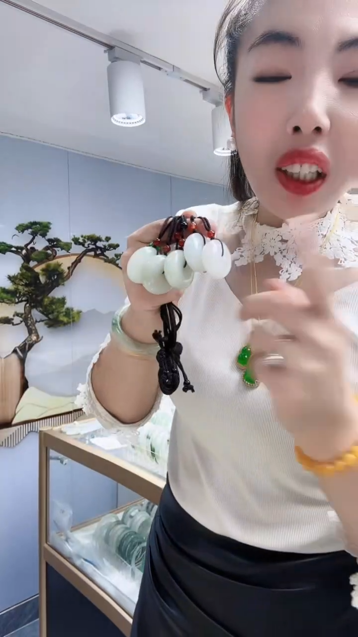 颈饰未镶嵌石英质玉新疆天山翠平安扣