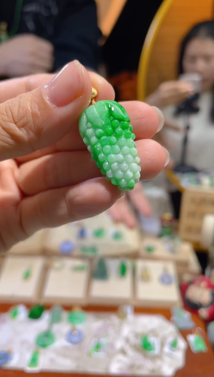 【闪购商品】翡翠颈饰18K金镶嵌假一赔三