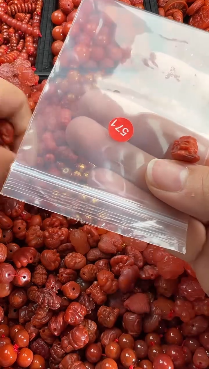 【闪购商品】南红玛瑙颈饰未镶嵌1