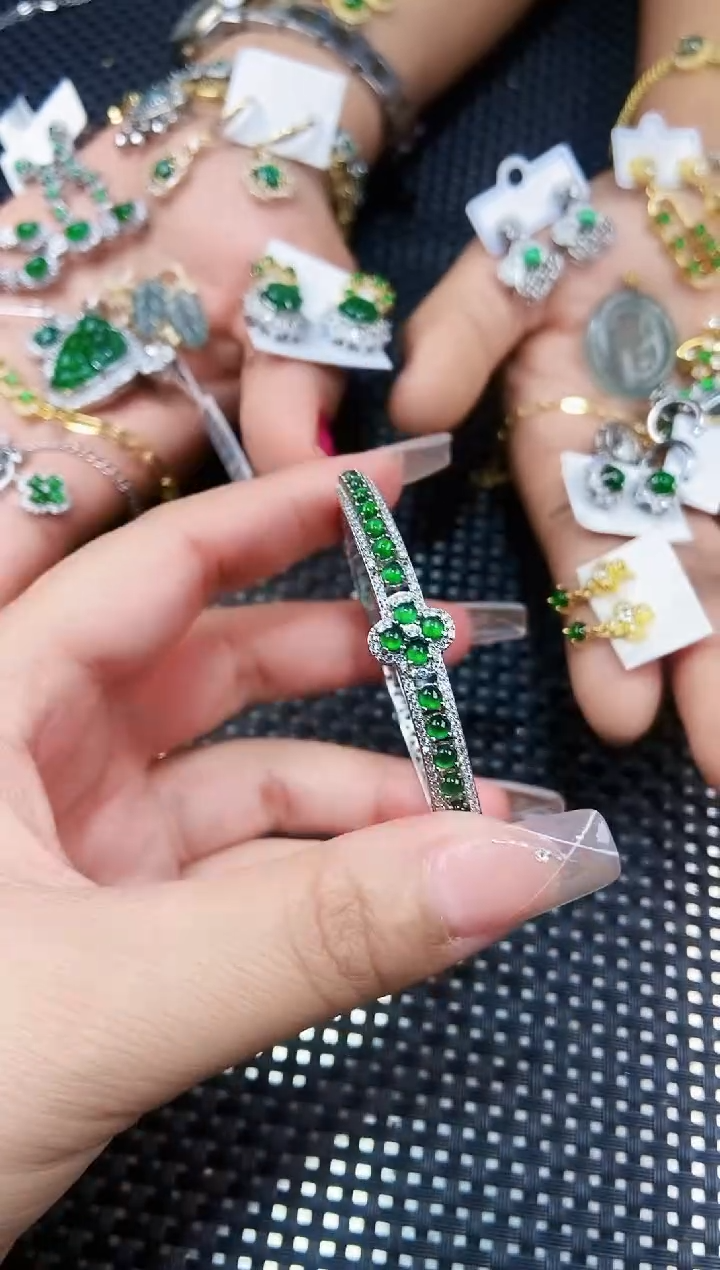 【闪购商品】翡翠手镯未镶嵌111111111