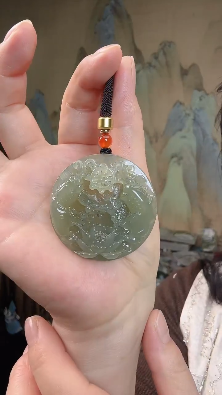 颈饰未镶嵌和田玉.