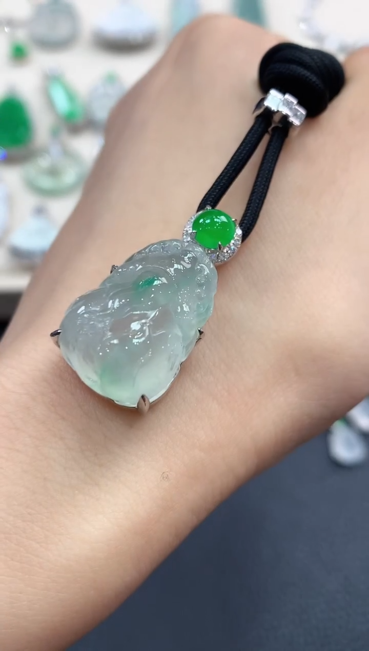 【闪购商品】翡翠吊坠(不含链)18K金镶嵌D75   