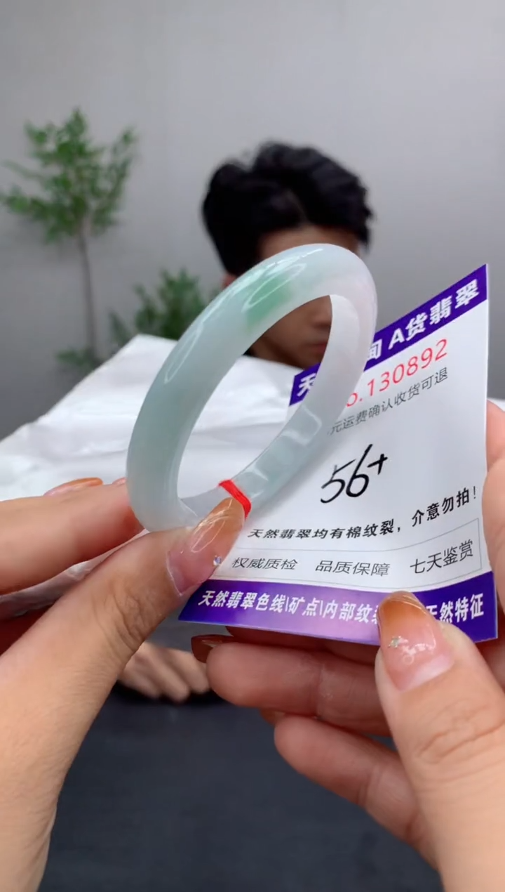 未镶嵌手镯翡翠有纹，完美者勿拍