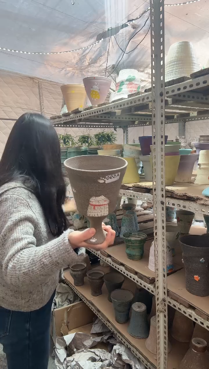 以实际为准编号 590  景德镇手绘花盆