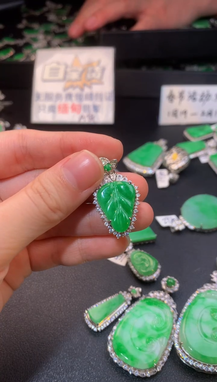 【闪购商品】翡翠颈饰银S925镶嵌翡翠