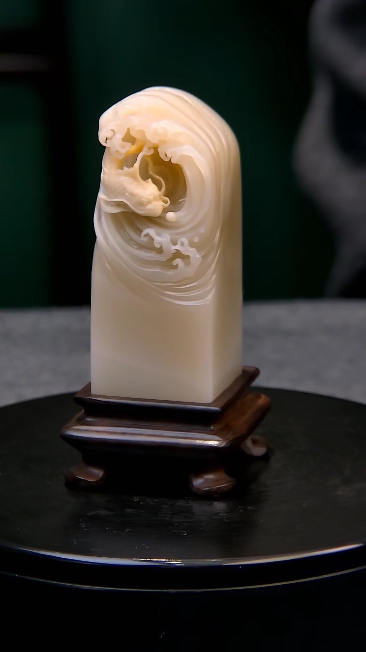 【闪购商品】老挝石荔枝冻锦鲤雕钮