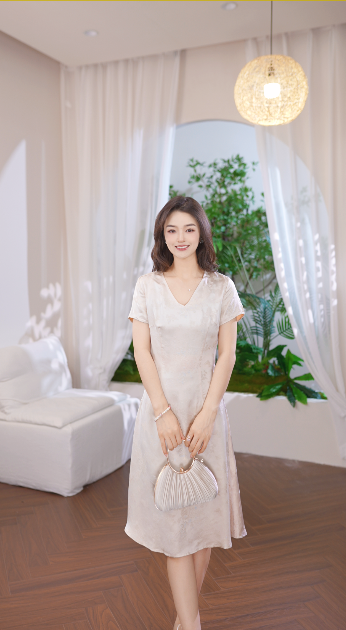 【洋洋】G936 杏喃低语 重磅高级时尚V领长款气质连衣裙