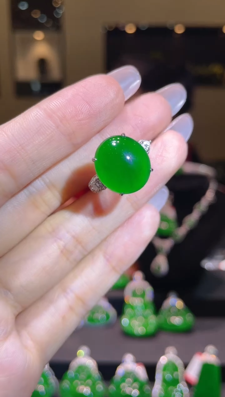 【闪购商品】翡翠吊坠(不含链)18K金镶嵌A52