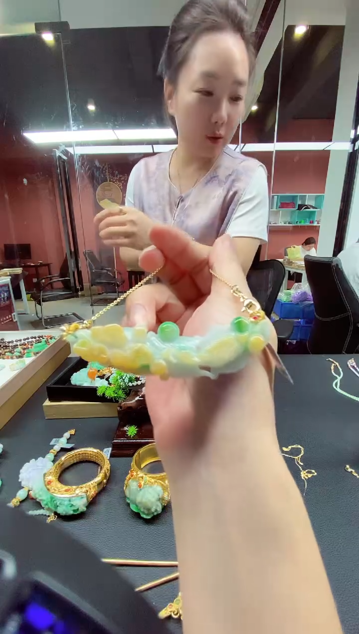 翡翠未镶嵌颈饰翡翠吊坠