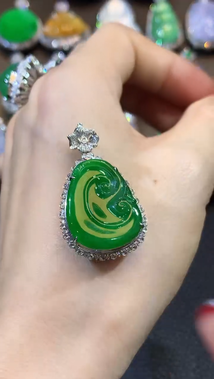 吊坠(不含链)18K金镶嵌翡翠D41