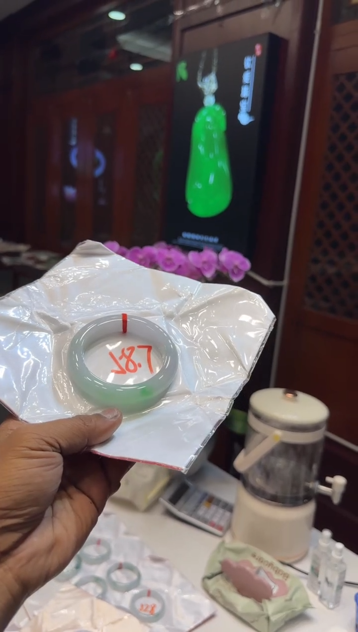 未镶嵌手镯翡翠手镯