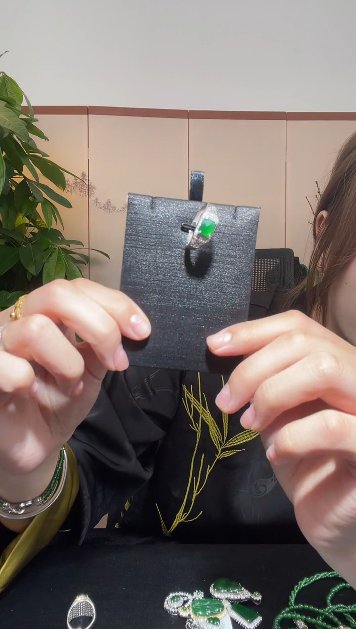 翡翠戒指未镶嵌天然A货翡翠戒指