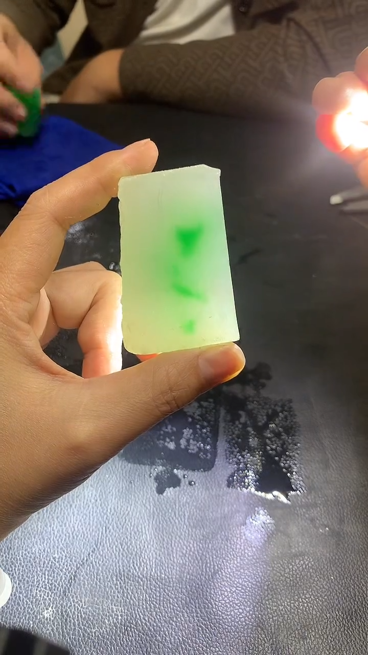 玉冰飘花边角毛坯