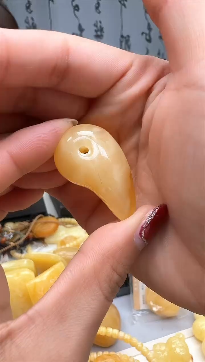 【闪购商品】琥珀裸石未镶嵌挂坠