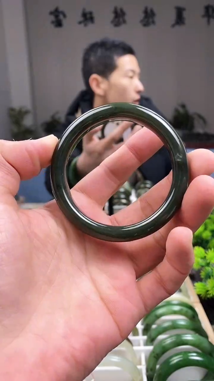 【闪购商品】和田玉手镯未镶嵌56.8