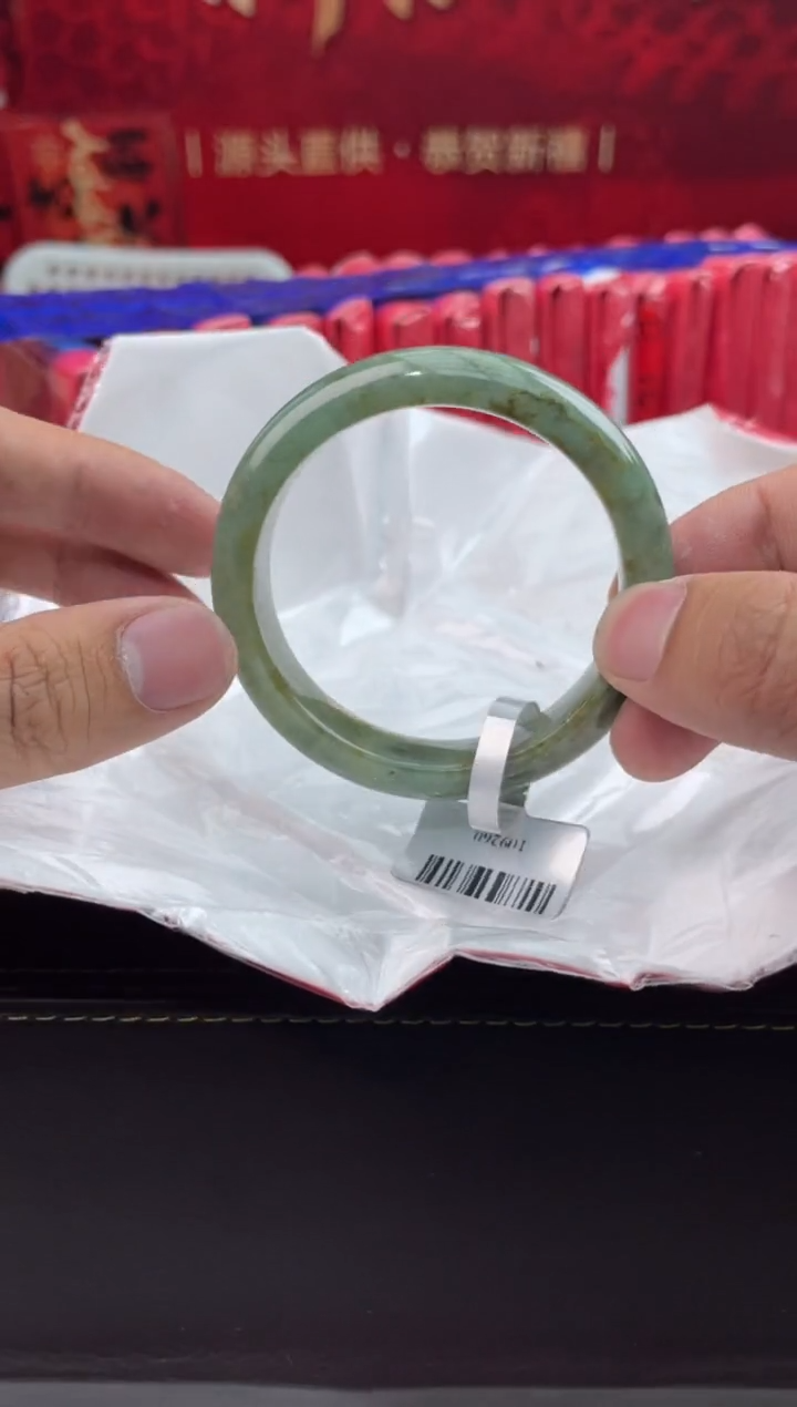 【闪购商品】翡翠手镯未镶嵌7翡翠手镯（微瑕）