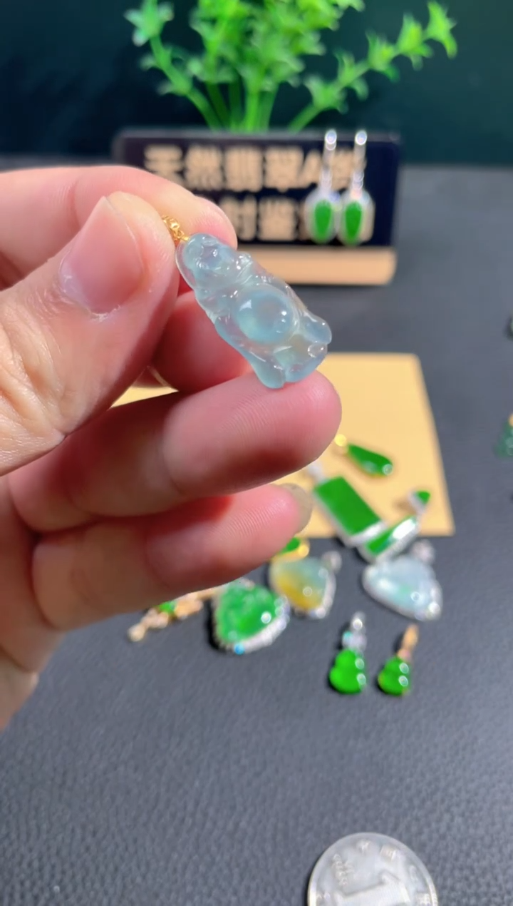 【闪购商品】翡翠颈饰18K金镶嵌翡翠