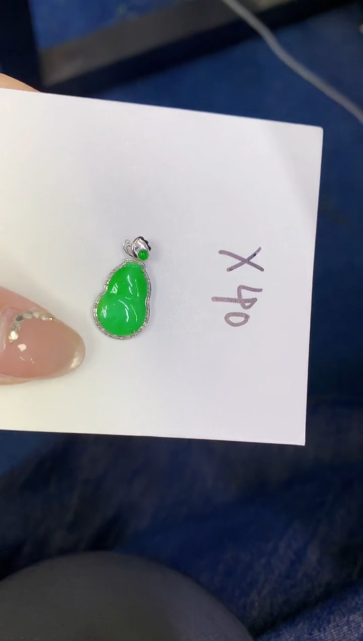 颈饰18K金镶嵌翡翠缅甸天然翡翠A货