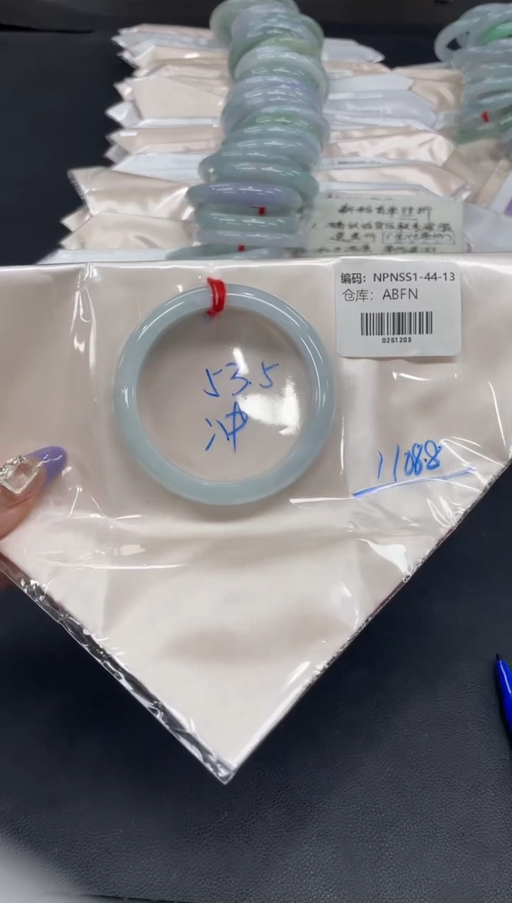 未镶嵌手镯翡翠翡翠手镯