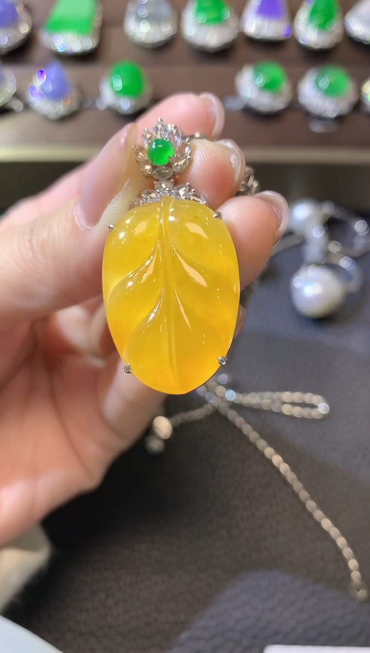 【闪购商品】翡翠吊坠(不含链)18K金镶嵌C49