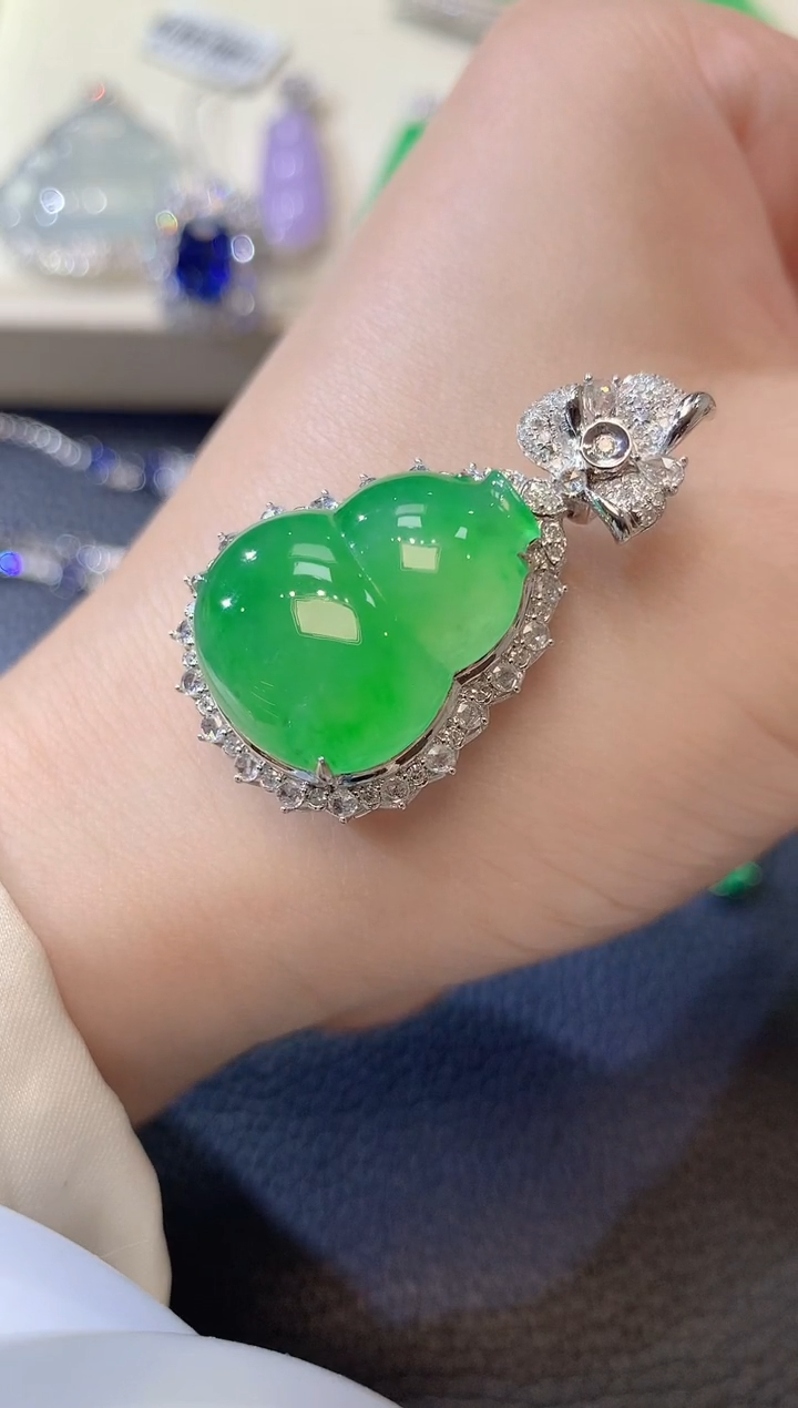 【闪购商品】翡翠吊坠(不含链)18K金镶嵌C8