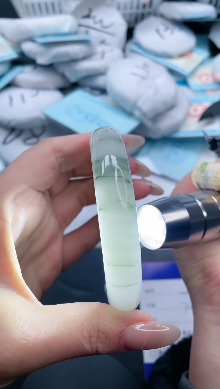 【闪购商品】石英质玉手镯未镶嵌17V263-62