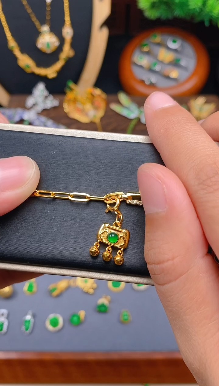 【闪购商品】翡翠吊坠(不含链)银S925镶嵌如意锁