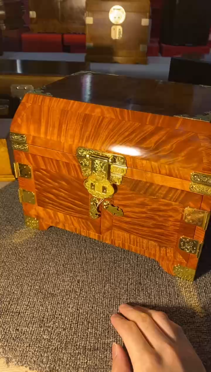 【闪购商品】金丝楠木艺金丝楠官皮箱F42
