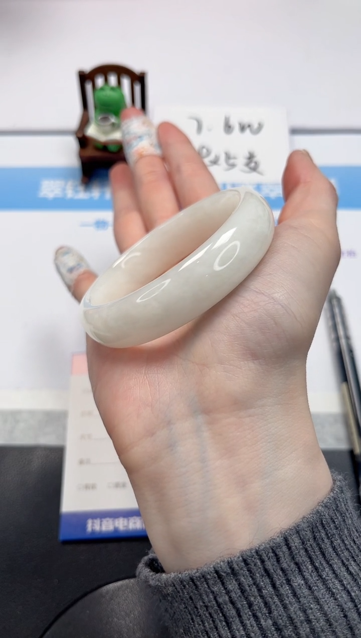 【闪购商品】和田玉手镯未镶嵌V199-55.5