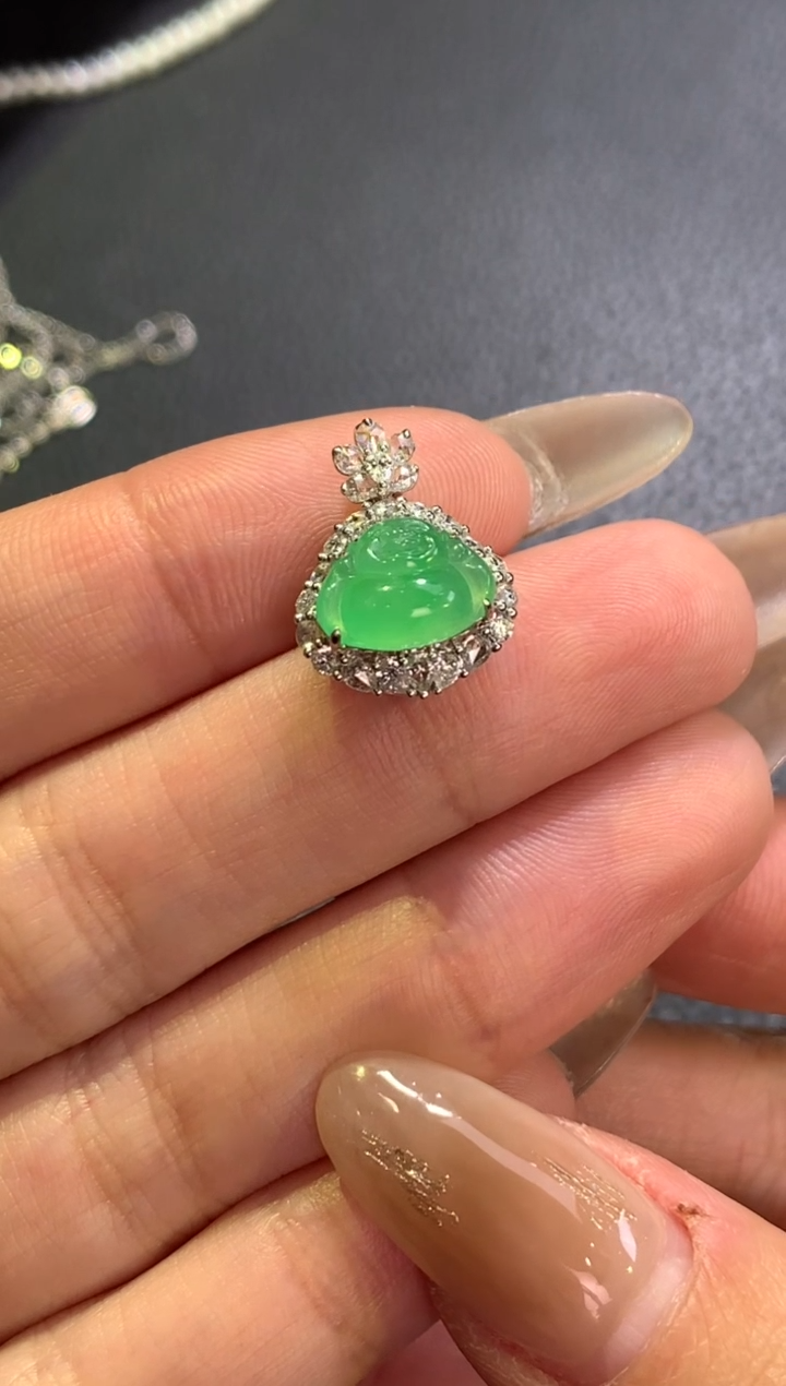 【闪购商品】翡翠颈饰18K金镶嵌绿佛