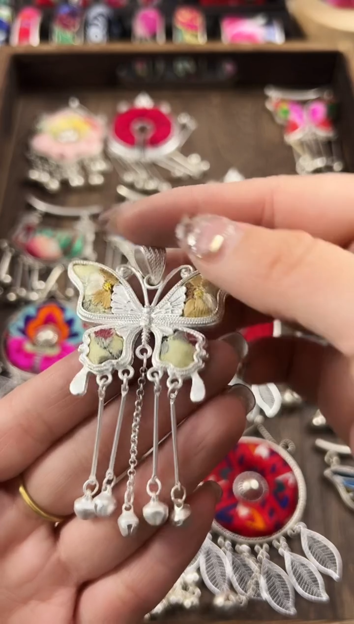 【闪购商品】织绣民族风老绣饰品205