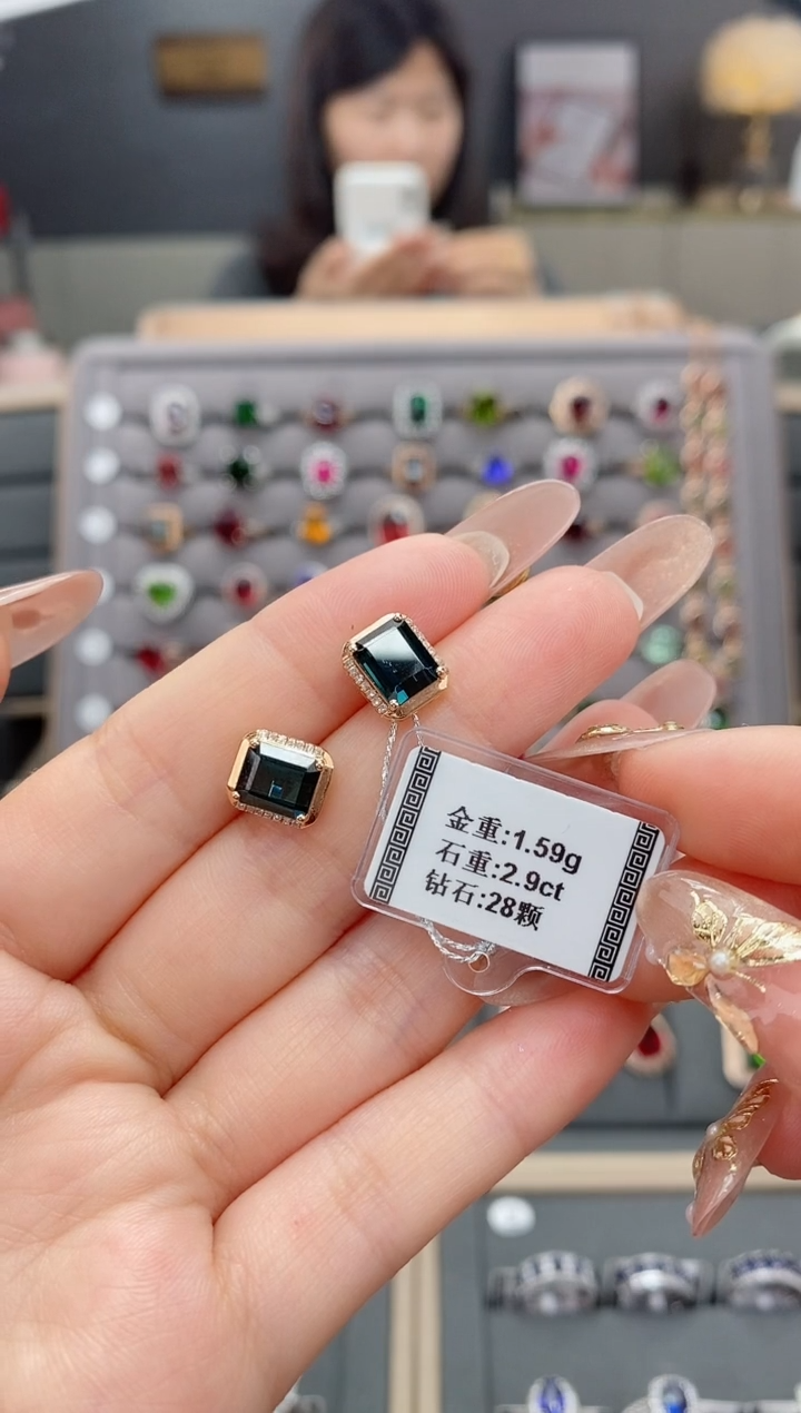 【闪购商品】碧玺耳饰18K金镶嵌2.9配钻