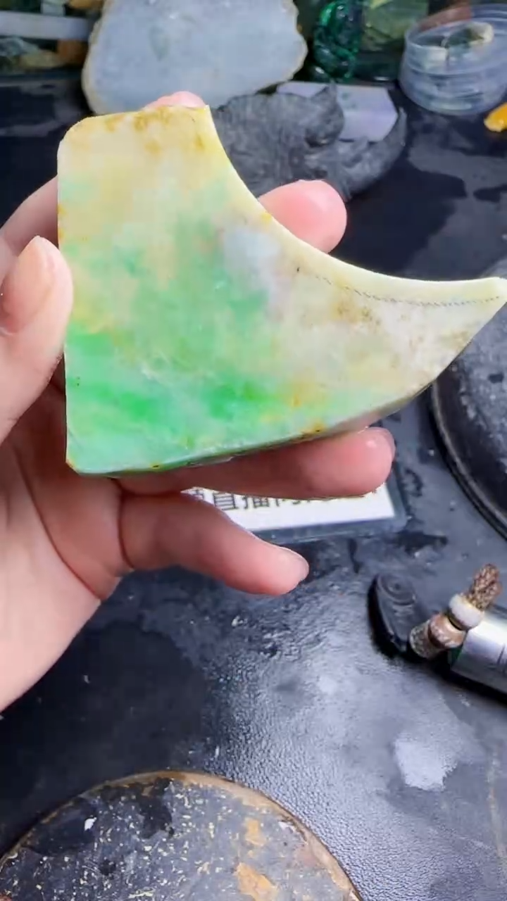 未镶嵌挂件翡翠是***?天然翡翠044
