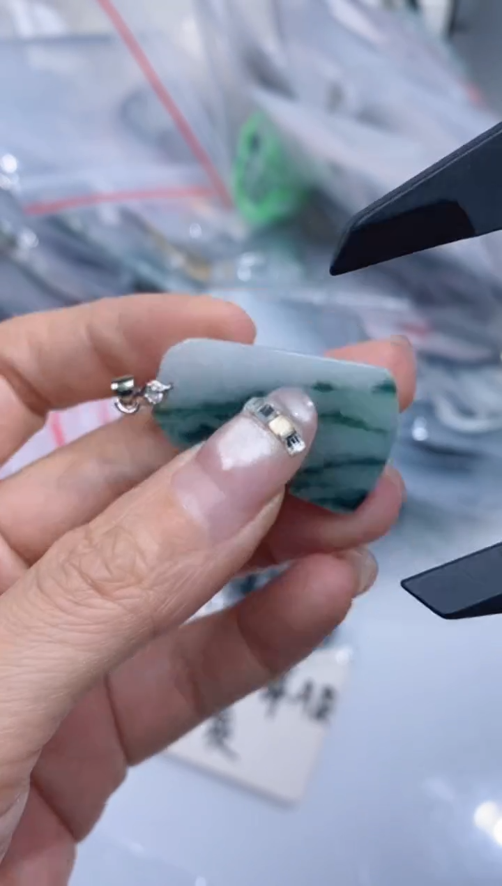 颈饰未镶嵌翡翠吊坠