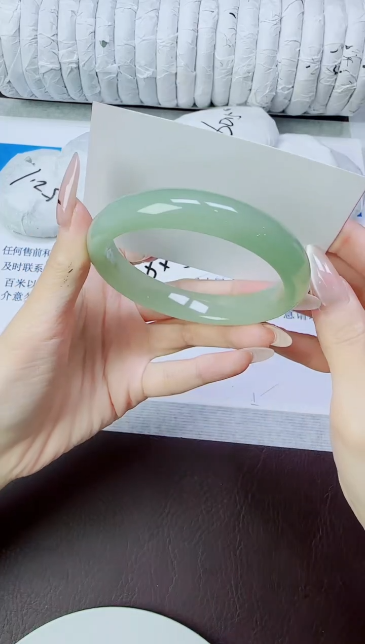 石英质玉手镯未镶嵌79/55.4