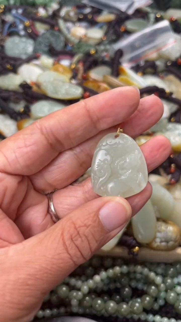 【闪购商品】和田玉颈饰未镶嵌多样性发货没有证书拍一发一有瑕