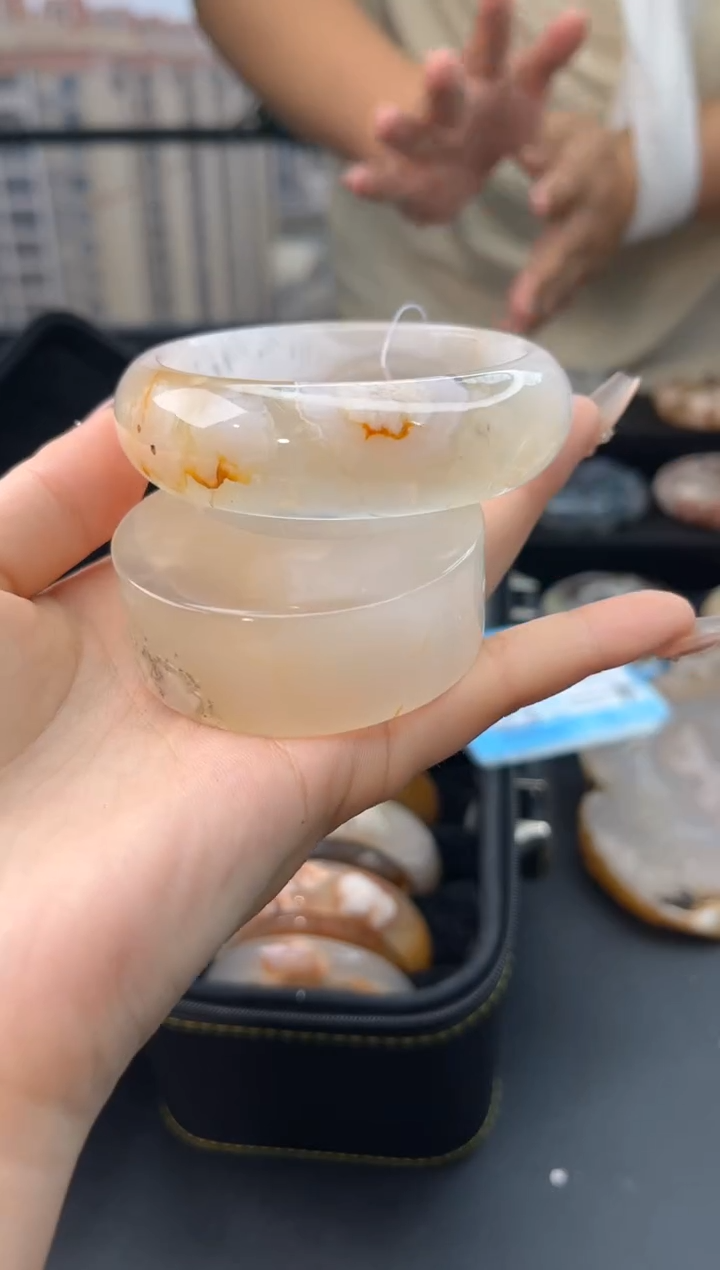 【闪购商品】石英质玉手镯未镶嵌赠送镯心（圈口57