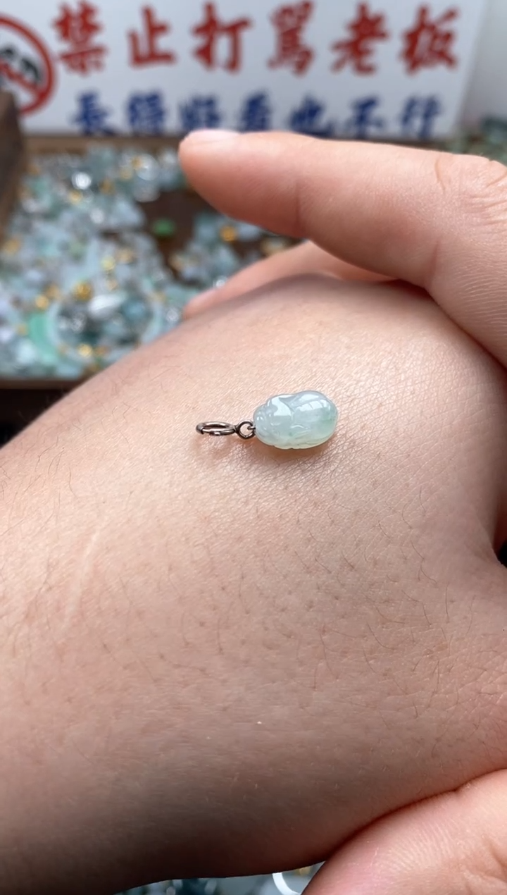 【闪购商品】翡翠颈饰未镶嵌哥哥